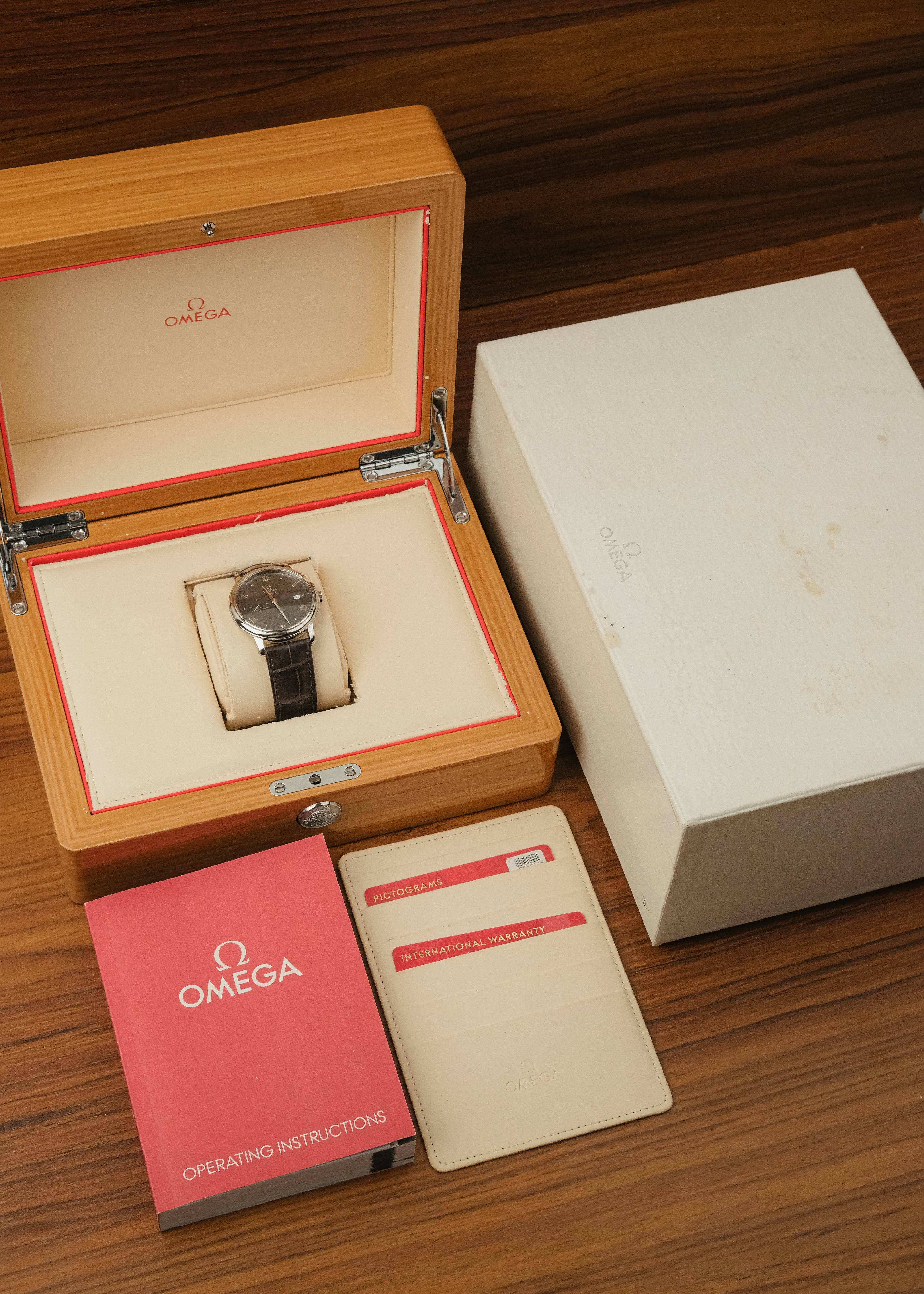 2016 Omega De Ville Prestige (Box & Papers)