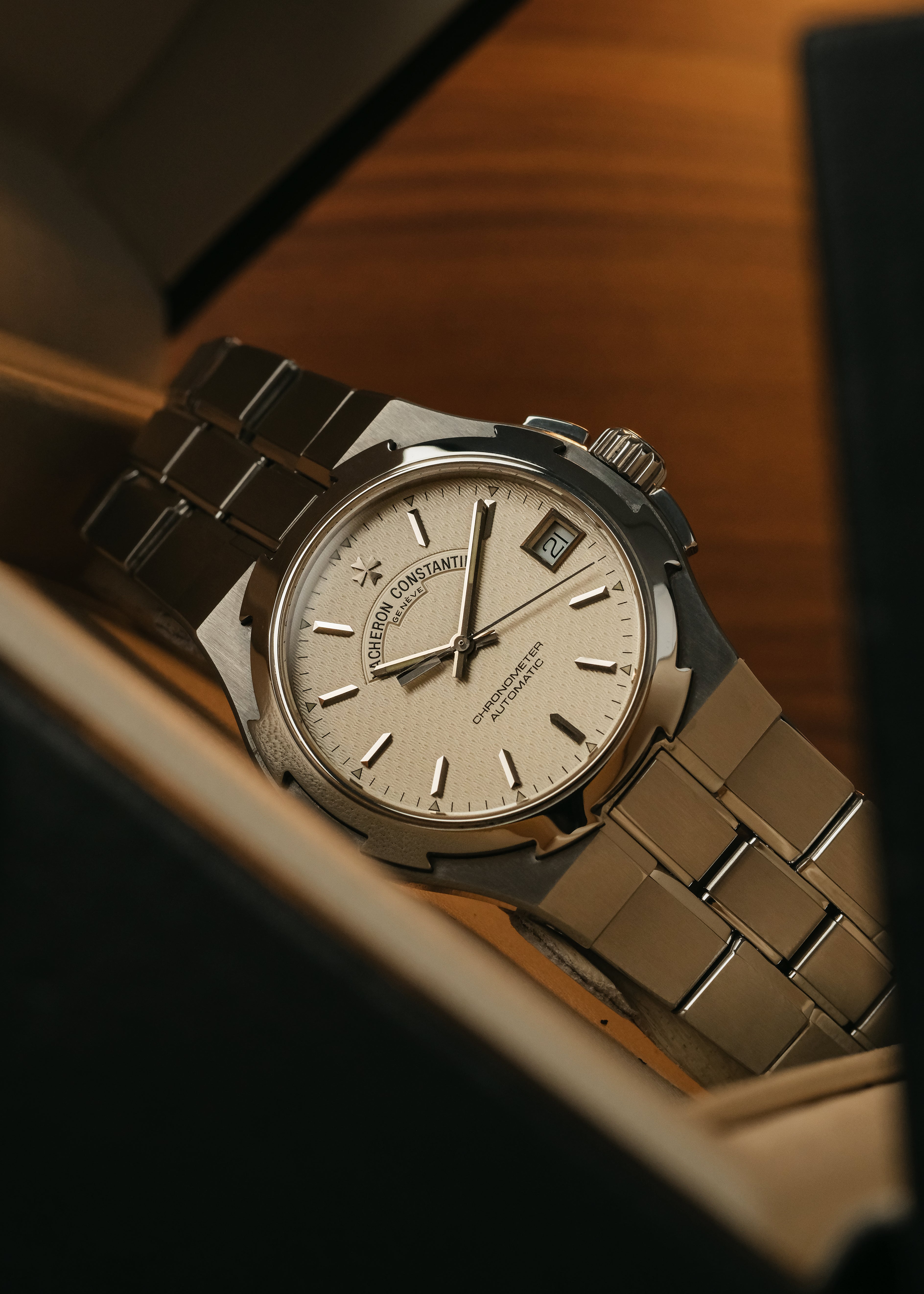 Vacheron Constantin Overseas (Box & Papers)