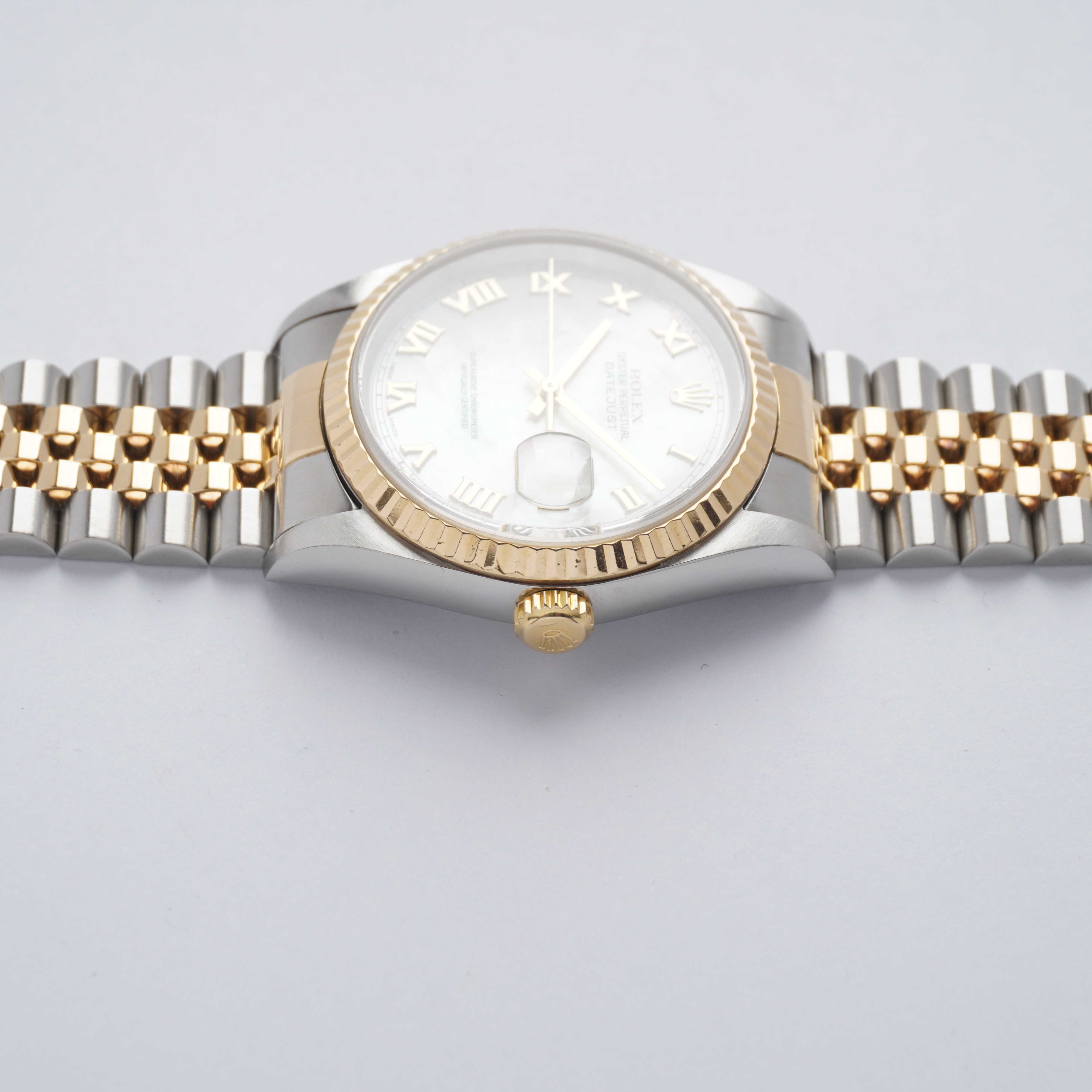 Rolex Datejust "Mother of Pearl" (Boxes / Certificate / Booklets)